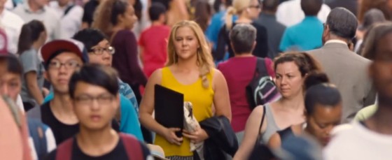 Amy Schumer je úspěšná a emancipovaná žena.